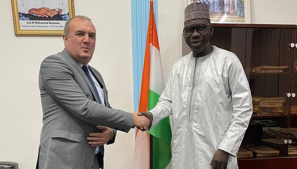 Philippe Bourdeaux aux côtés M. Adamou Mahaman, Ministre de l'hydraulique et de l'assainissement au Niger