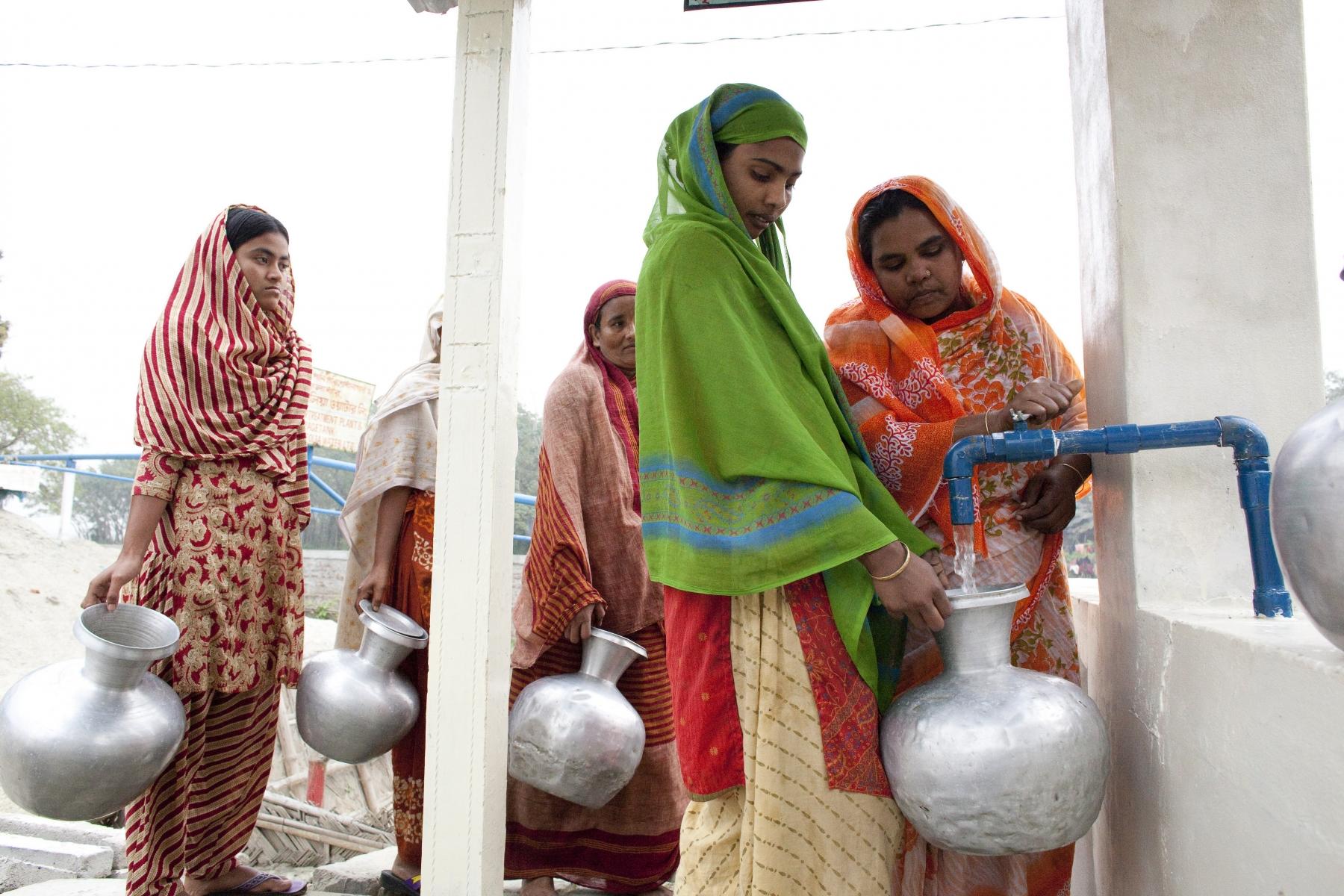 Inde - Femmes à un point d'eau