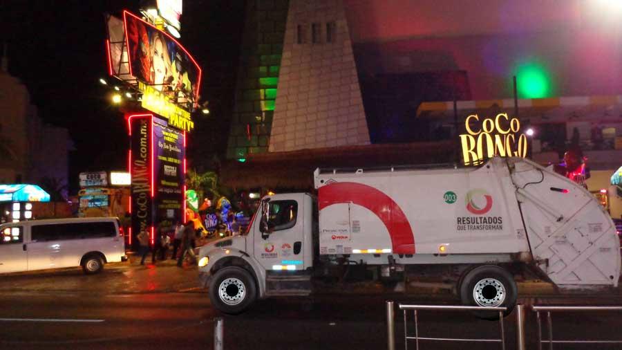Mexique - contrats déchets Camion benne Veolia à Cancun