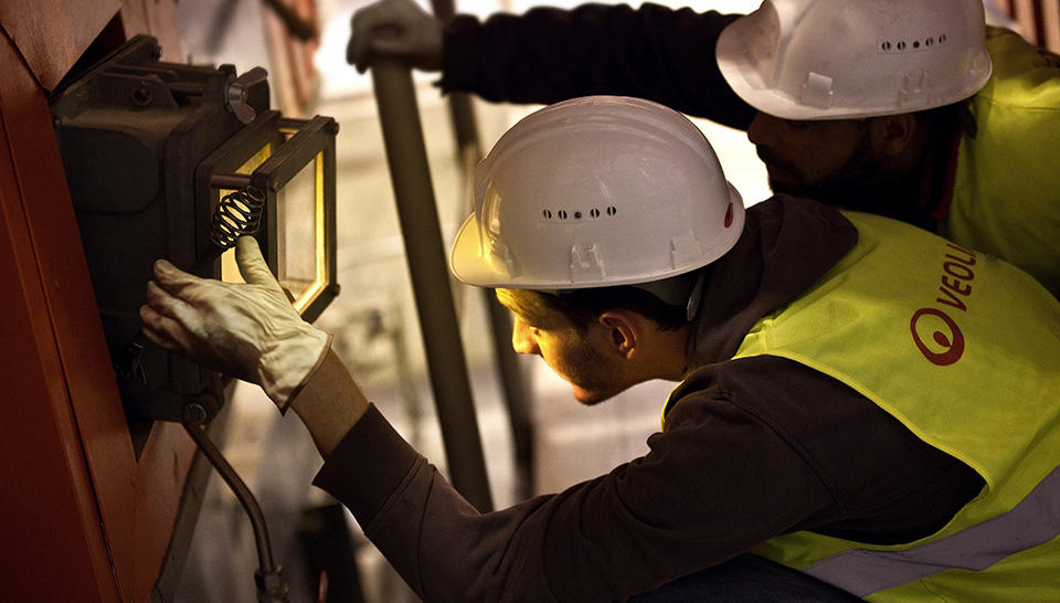 Techniciens Veolia dans l'usine Renault à Tanger, Maroc