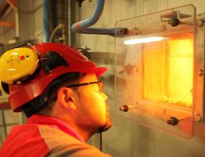 Recovering waste: technician in front of an incinerator