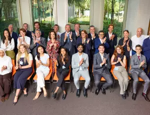 Membres du Conseil des Générations Futures avec Estelle Brachlianoff et les membres du Comité exécutif de Veolia 