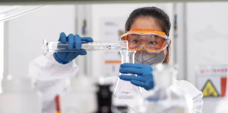Physico-chemical hazardous waste treatment laboratory