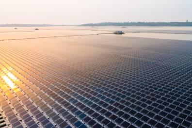 Energie renouvelable : champs de panneaux solaires