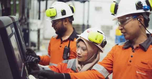 Photo d'Ariska, Ariska, Responsable développement durable sur le site de recyclage de plastique à Surabaya, en Indonésie
