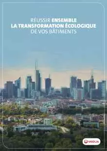 Vue aérienne d'une ville : couverture de la brochure sur les solutions dédiées au tertiaire de Veolia