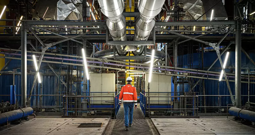 Ouvrier dans une centrale