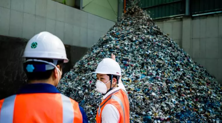 Veolia South Korean employees at a solid recovery fuel site in Yeoju