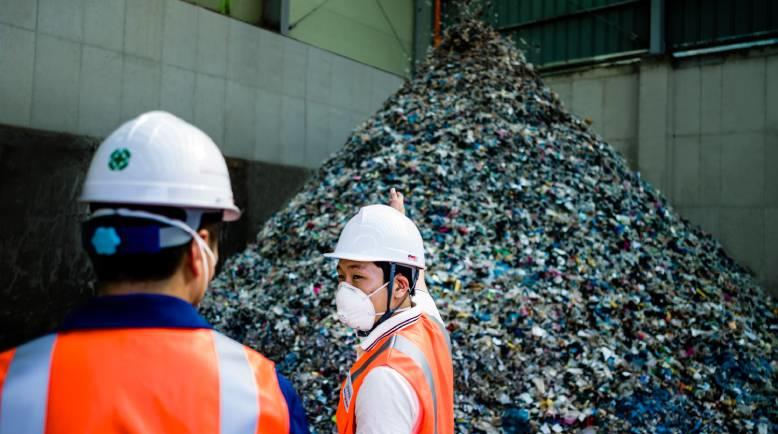 Collaborateurs de Veolia Coréen dans un site de combustibles solides de récupération à Yeoju