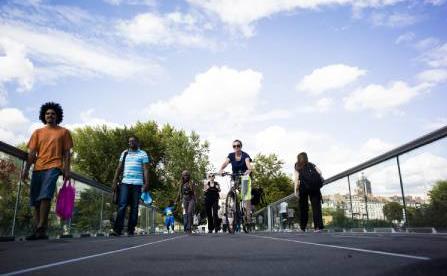 Décarbonation : agir en prenant son vélo ou le train plutôt que sa voiture