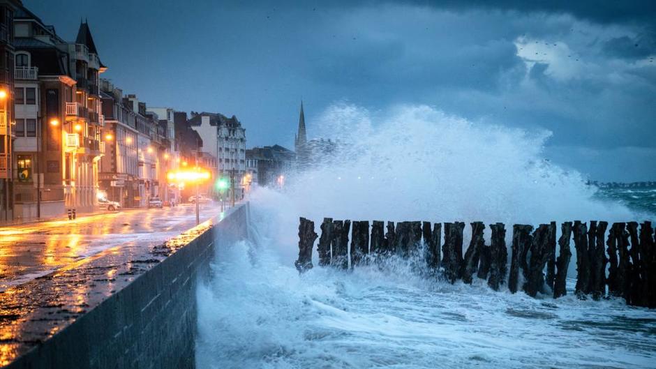Phénomène climatique : tempête bord de mer