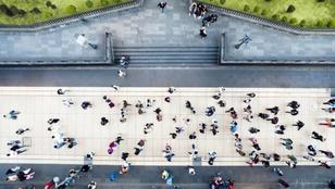 Vue aérienne de personnes dans la rue